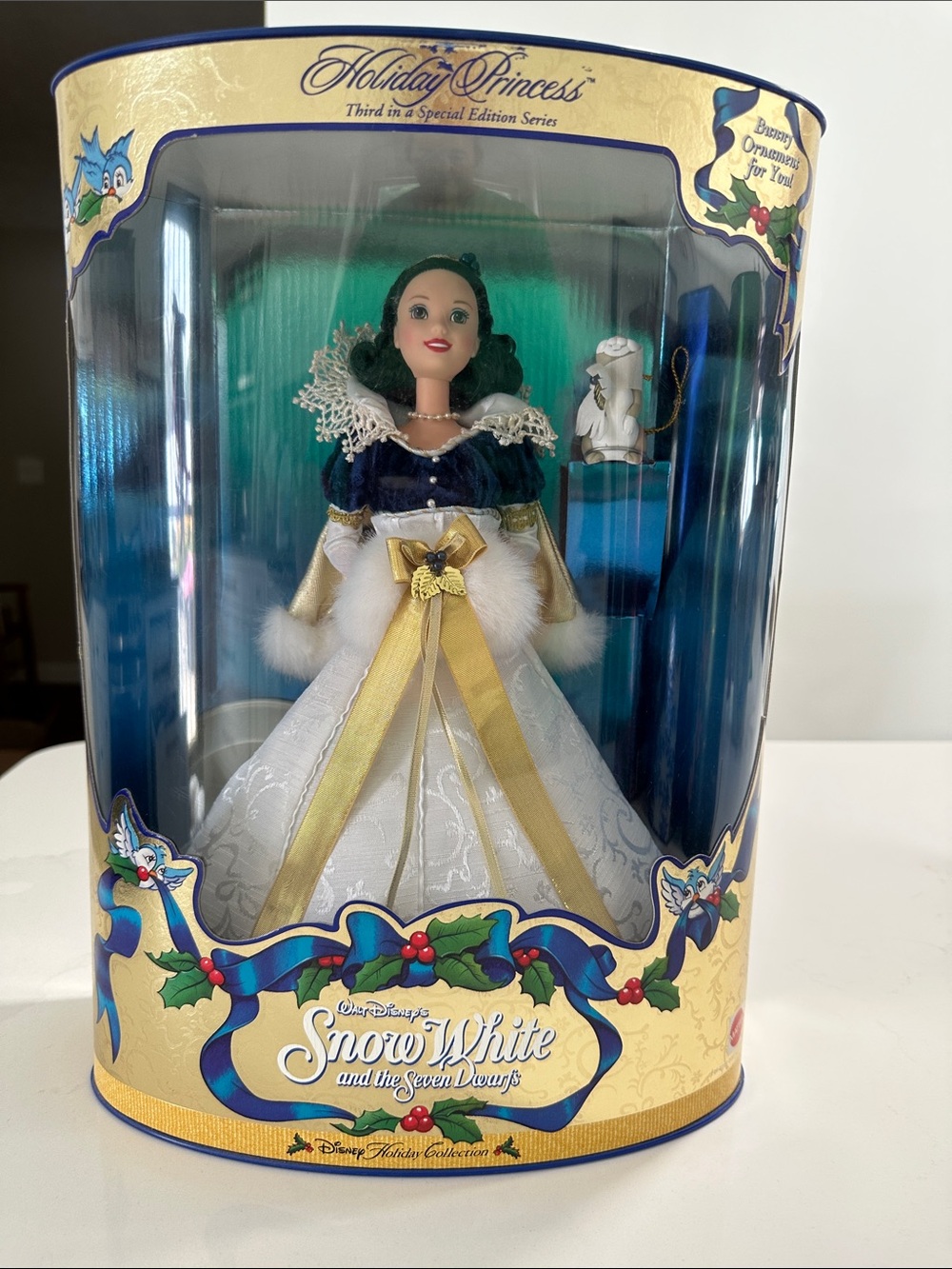 NIB 1998 Disney Snow White Holiday Princess Doll